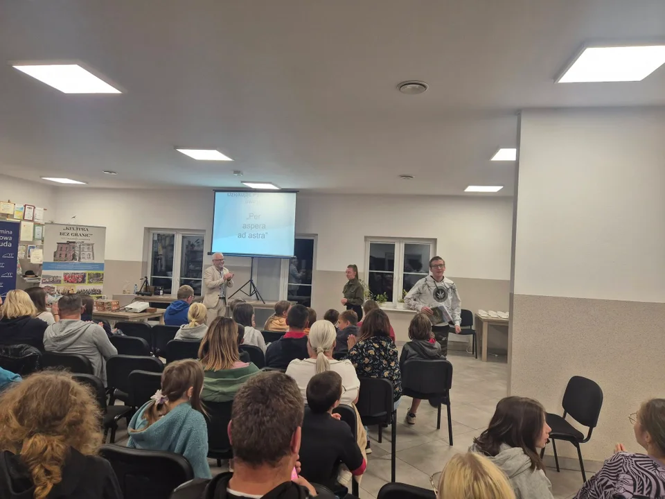 Jugów. Drugie warsztaty astronomiczne w Gminnym „Klubie Seniora” [galeria]