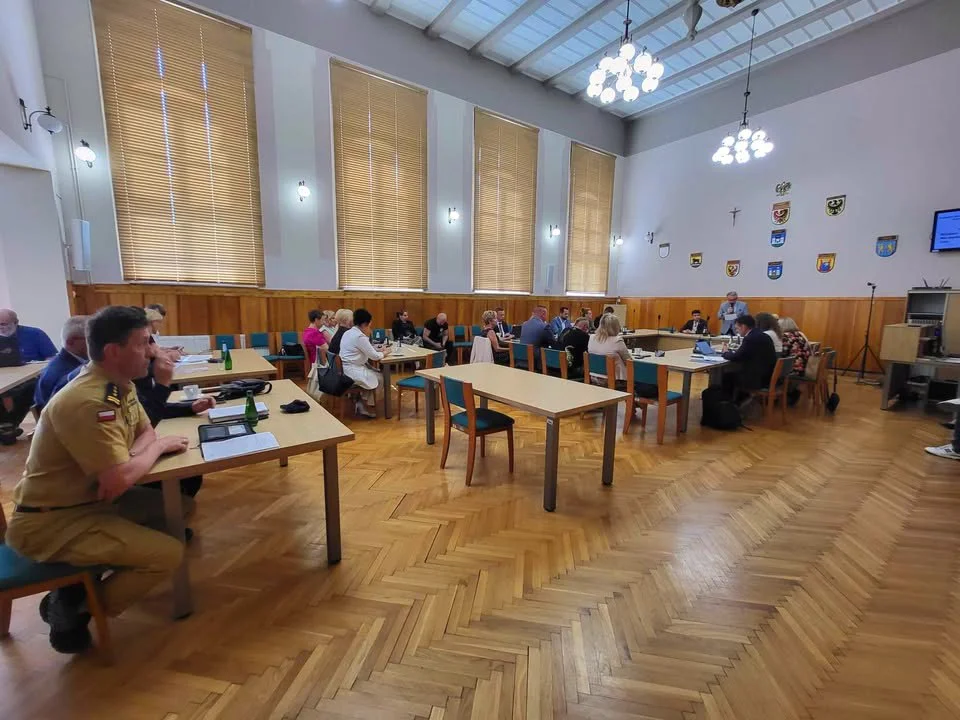 Sesja absolutoryjna Rady Powiatu Ząbkowickiego – ważne decyzje i uchwały