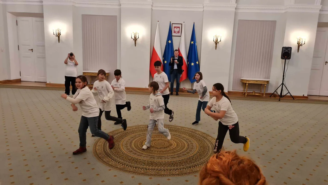 Nowa Ruda. Podopieczni Fundacji Ratujmy Uśmiech Dziecka odwiedzili Pierwszą Damę [zdjęcia]