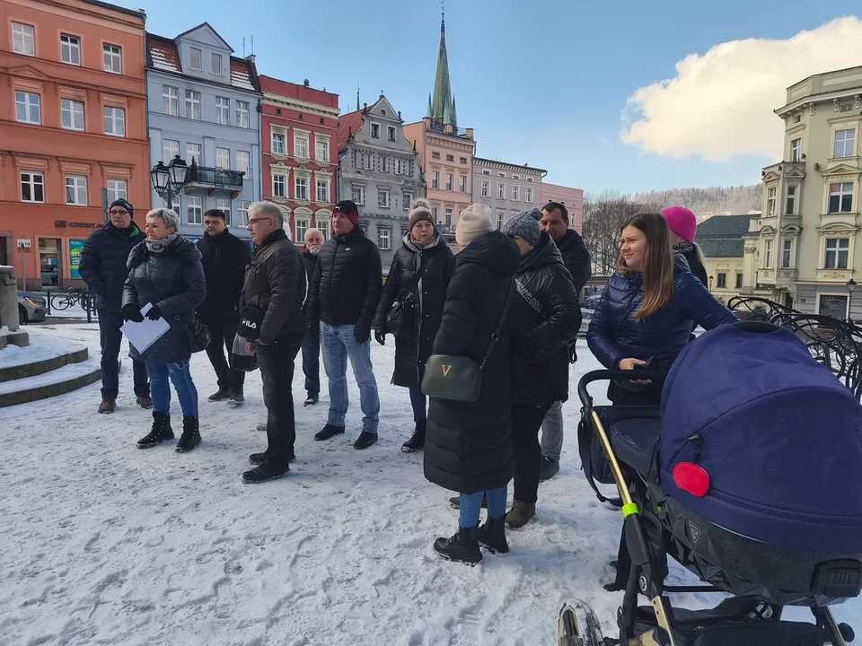 Nowa Ruda. Protest mieszkańców ulic objętych SPP. Domagają się abonamentu parkingowego [galeria]