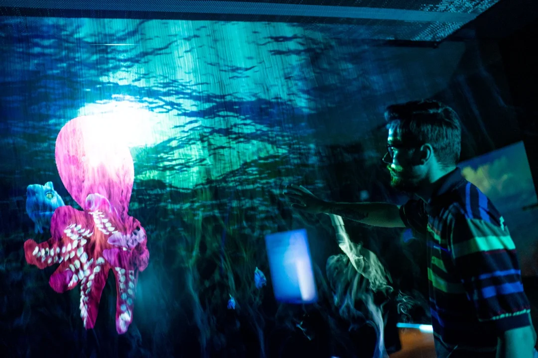 Dotknij chmur w Hydropolis