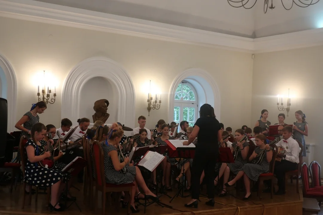 Duszniki-Zdrój. Cudowny koncert muzyki filmowej (i nie tylko) na deskach Teatru Zdrojowego.