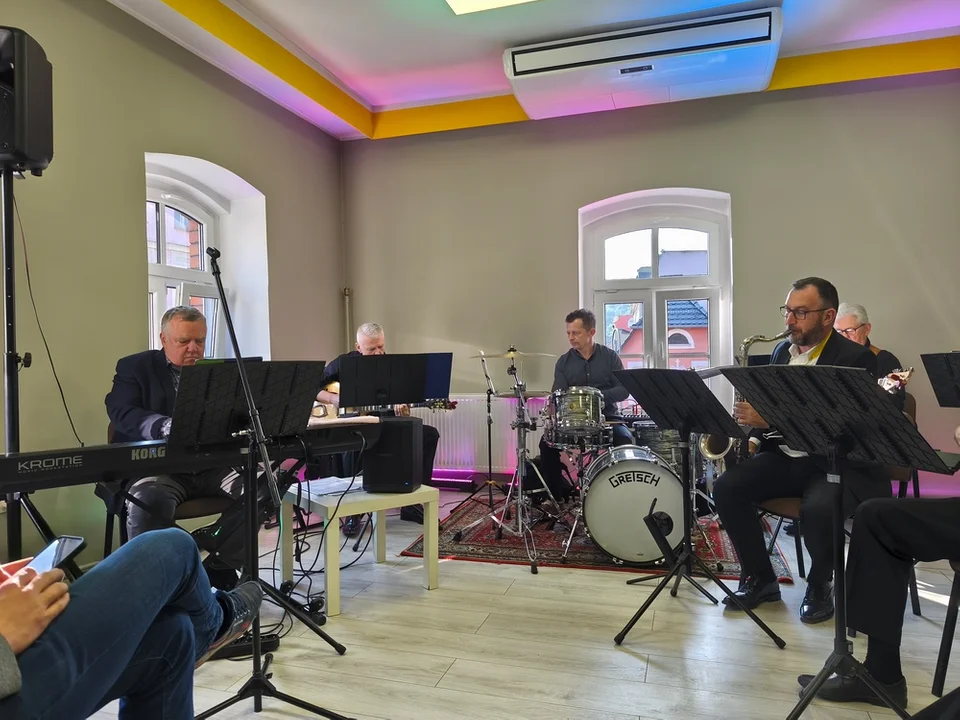 Inauguracja Festiwalu Dzieje Się w Nowej Rudzie. Marek Margielewski, prof. Jan Miodek i Sigit Band w MBP [galeria]