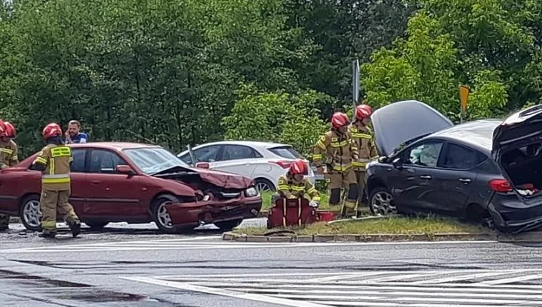 Ząbkowice Śląskie. Kraksa na ósemce [FOTO] - Zdjęcie główne