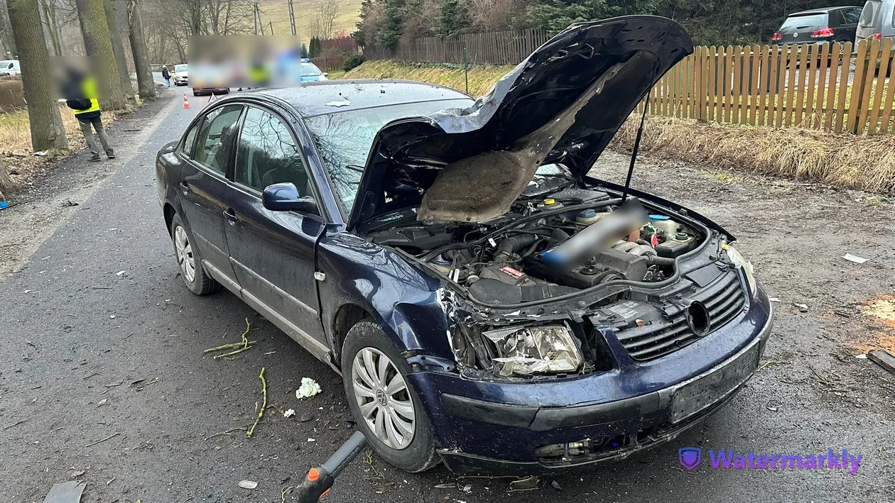 Wypadek w Jugowie. Kierowca jechał na podwójnym gazie? [zdjęcia]