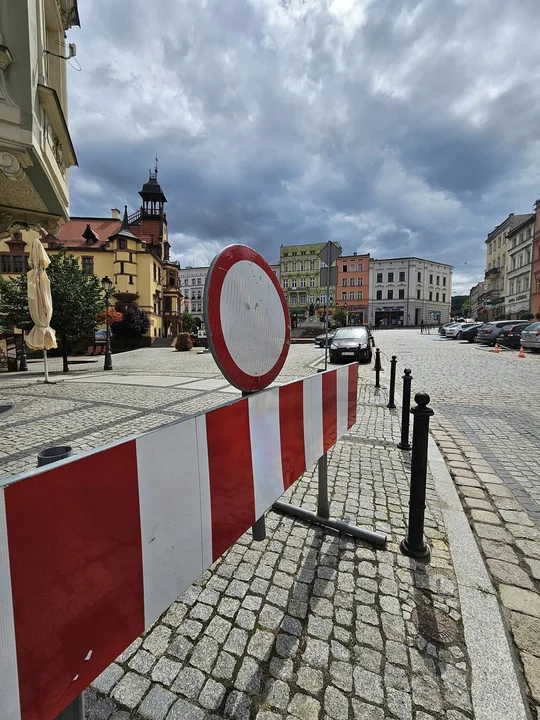 Nowa Ruda. Utrudnienia w ruchu – przez Rynek nie przejedziesz