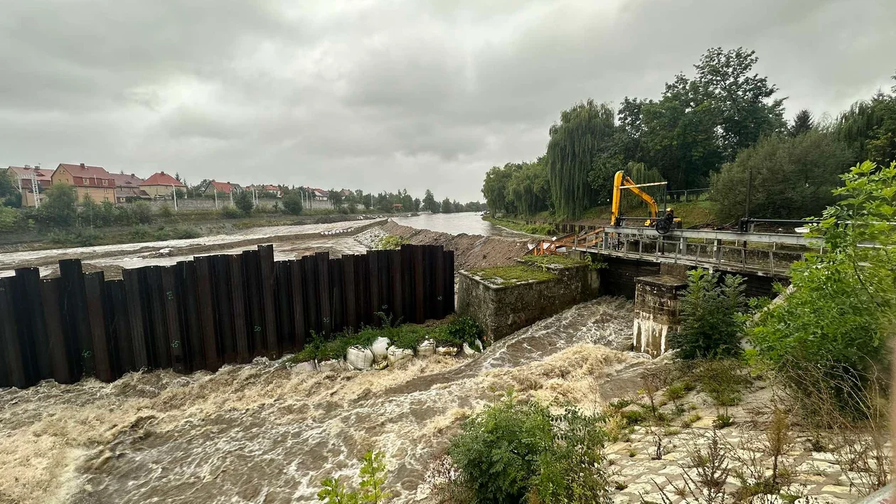 Poziom wody w Kłodzku rośnie [zdjęcia]