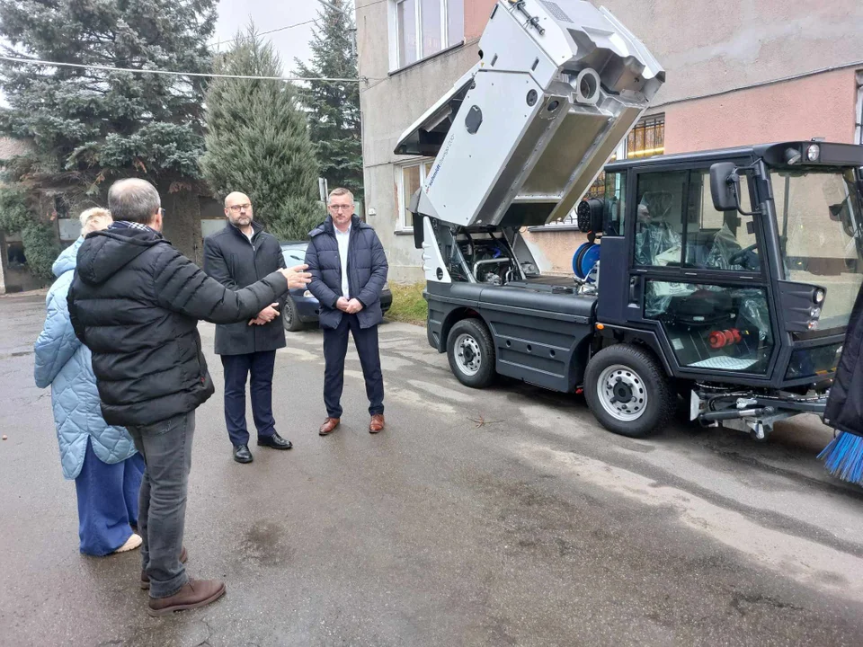 Kłodzko. Nowa zamiatarka pomoże w utrzymaniu czystości w mieście [zdjęcia]