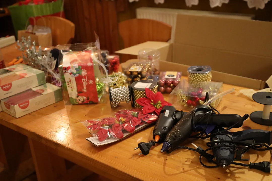 Gmina Szczytna. Warsztaty "Ozdoby Bożonarodzeniowe" w Wolanach [galeria]