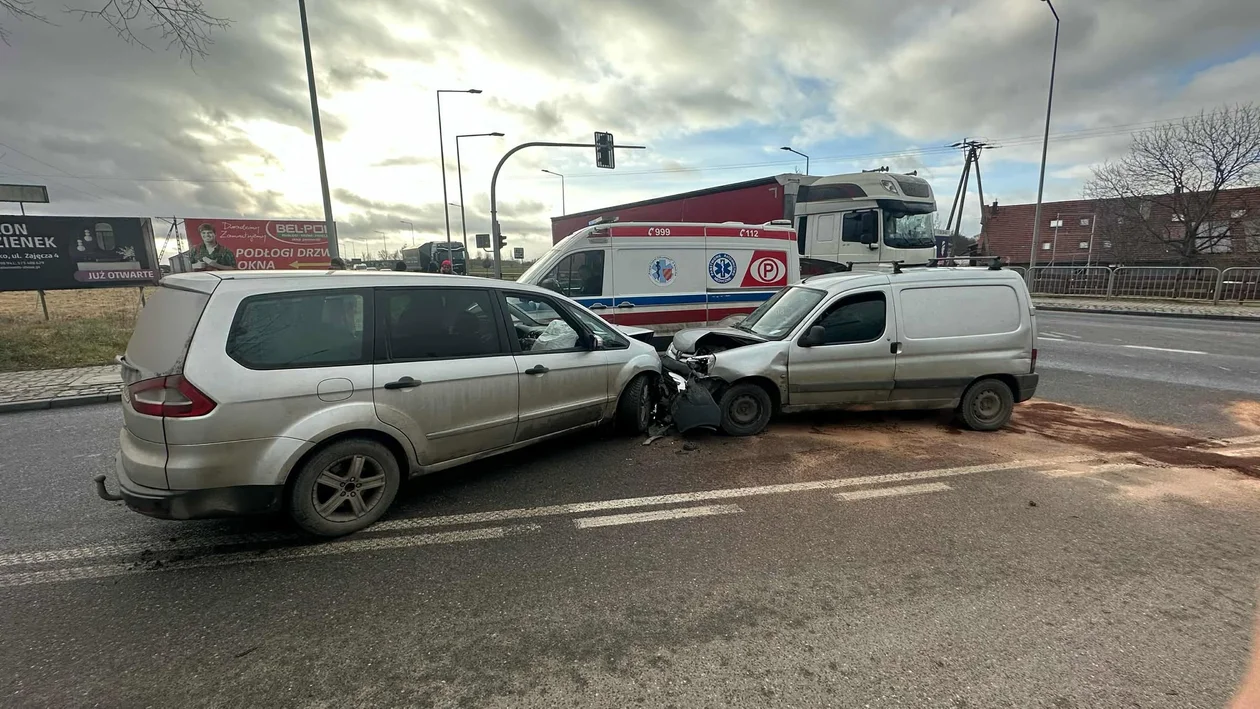 Kłodzko. Kolizja na skrzyżowaniu krajowej ósemce [zdjęcia]