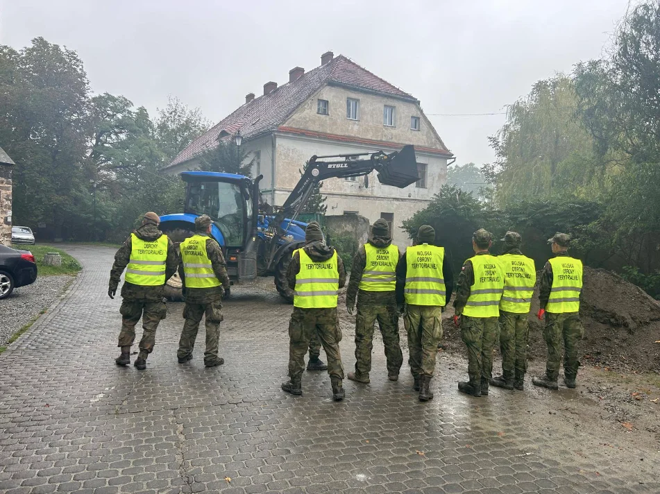 Kamieniec Ząbkowicki. Kończy się sprzątanie miasta po powodzi [ZDJĘCIA] - Zdjęcie główne