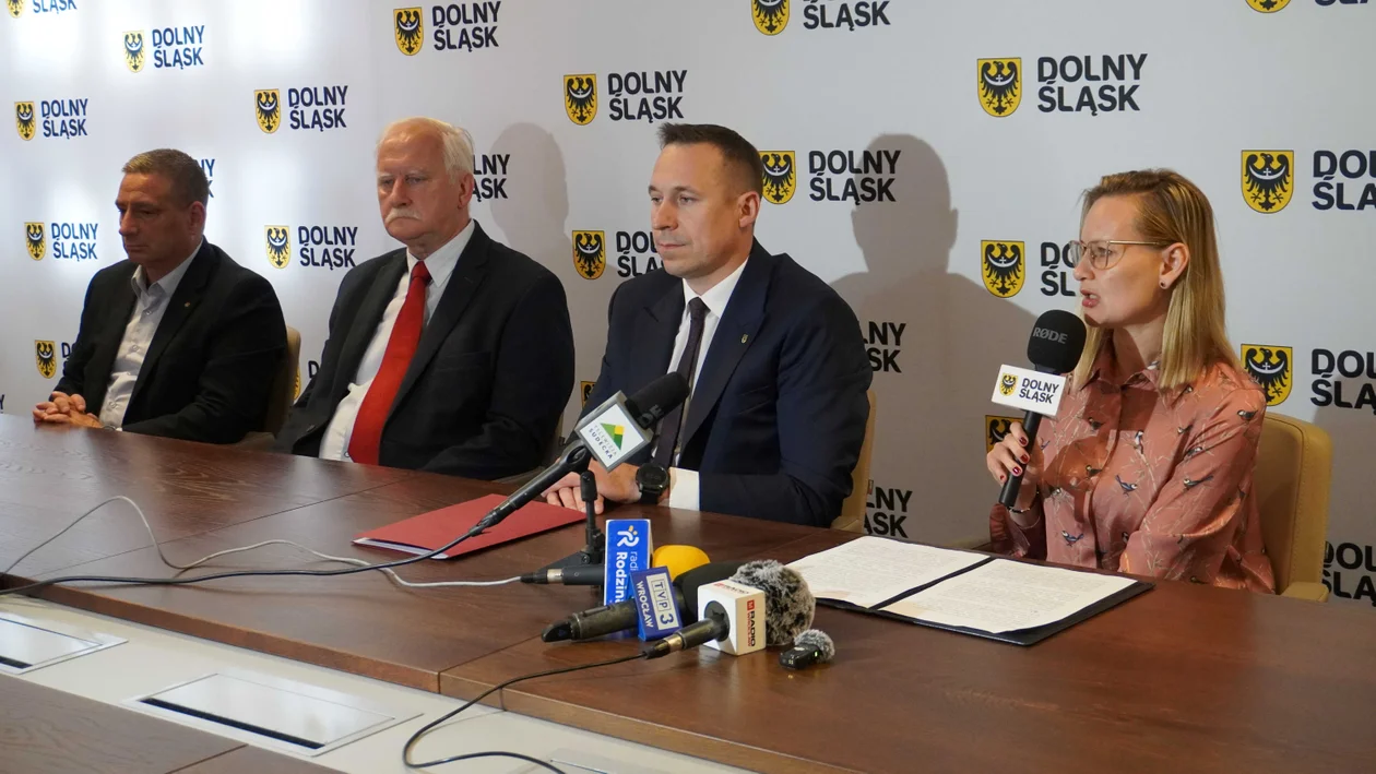 Dolny Śląsk wspiera pszczelarzy - blisko 1,5 mln zł na rozwój pszczelarstwa w regionie