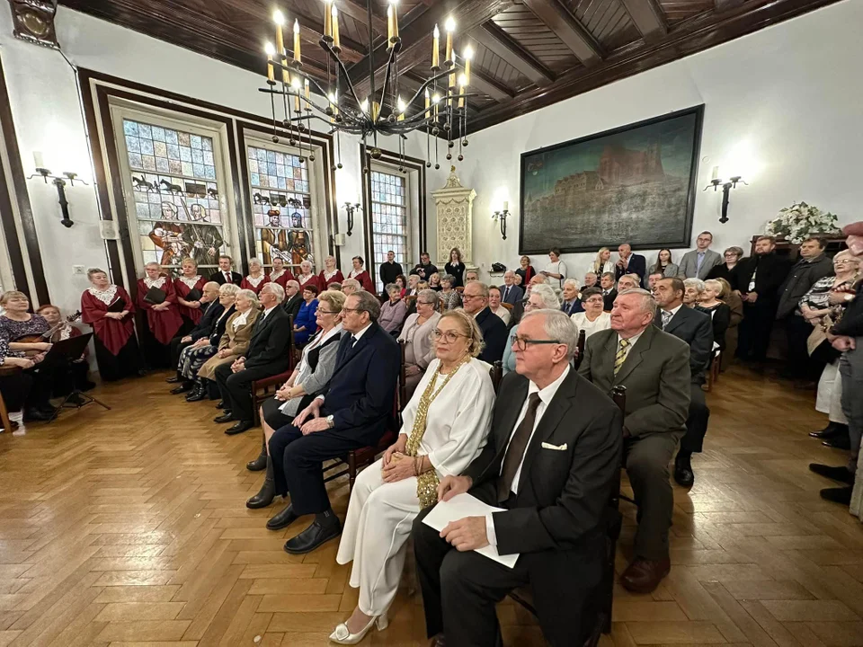 Małżeństwa z Ziębic odebrały odznaki za 50 i 60 lat nieprzerwanego i wyjątkowego pożycia małżeńskiego