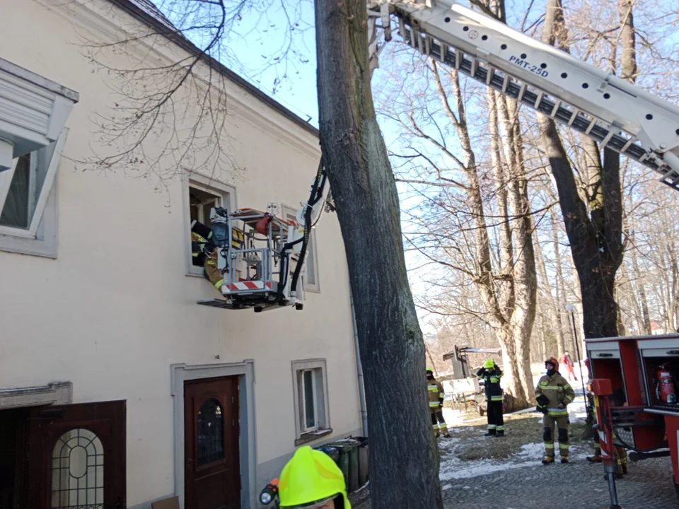 Trzebieszowice. Pożar w hotelowym pokoju - ćwiczenia straży pożarnej [zdjęcia]