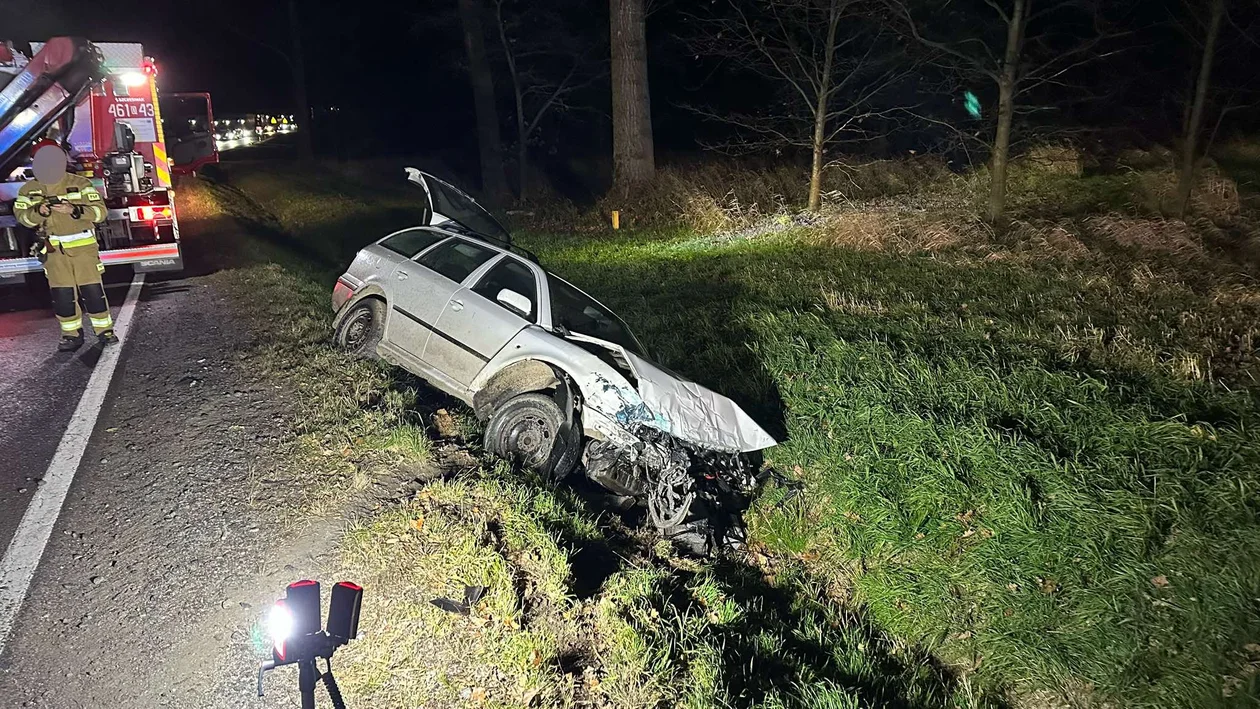 Zderzenie dwóch aut na DK46. Jedna osoba trafiła do szpitala - Zdjęcie główne