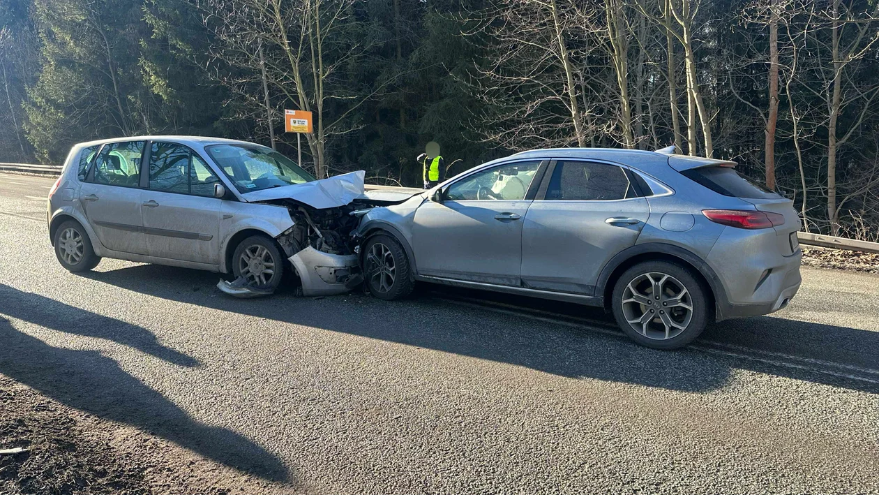 Nowy Dzikowiec - zderzenie na Słupieckiej - Zdjęcie główne
