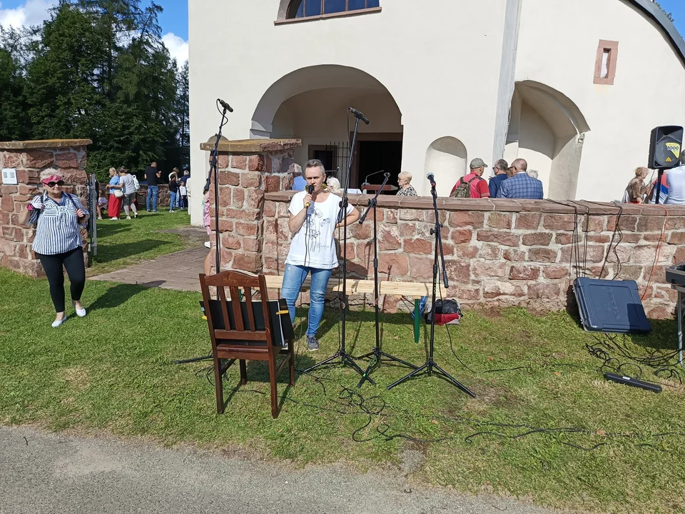 Niedzielne uroczystości odpustowe i piknik na Górze Świętej Anny w Nowej Rudzie [galeria]