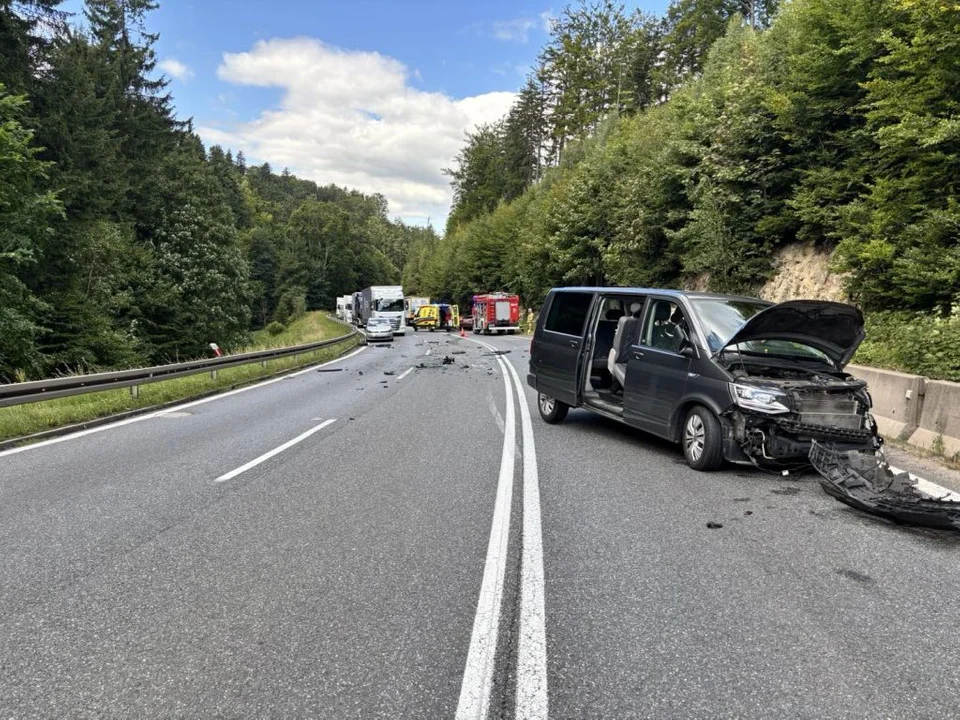 Zielone Ludowe. Wypadek na DK8. Trzy osoby trafiły do szpitala [zdjęcia]