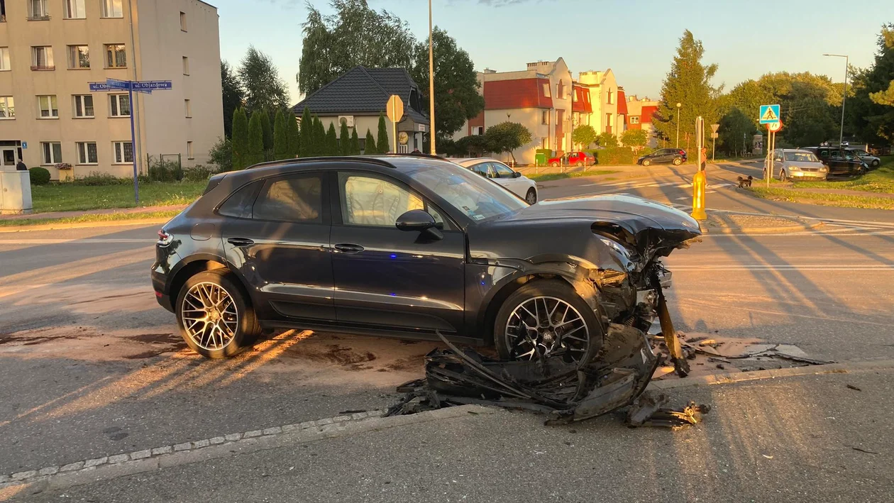 Kolizja na Zajęczej i Objazdowej. Porsche uderzyło w Audi