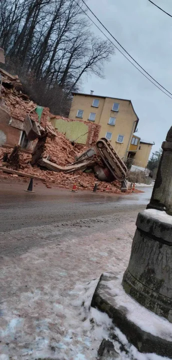 Wambierzyce. Wypadek na budowie