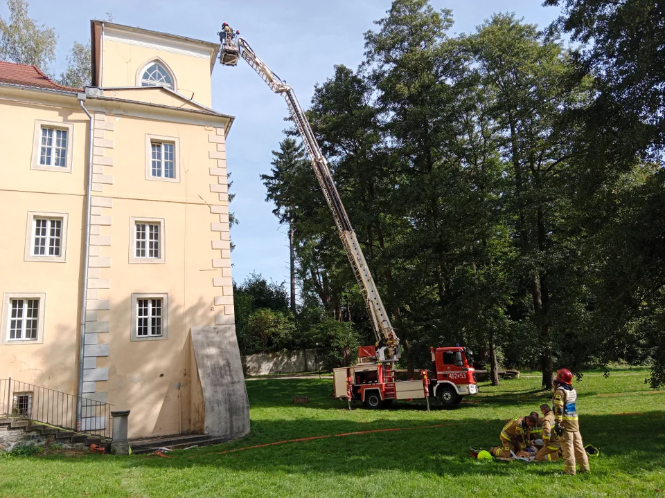 Gmina Lądek-Zdrój. Strażacy ćwiczyli w Zamku na Skale [galeria]