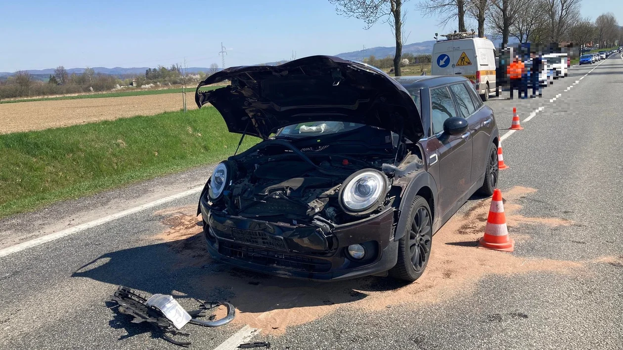 Kolejna kraksa na krajowej ósemce. Jedna osoba trafiła do szpitala - Zdjęcie główne