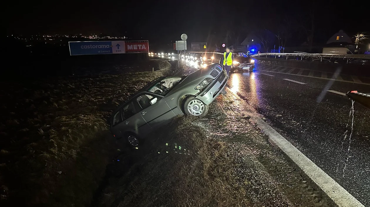 Boguszyn. Kierowca BMW wpadł do rowu - Zdjęcie główne