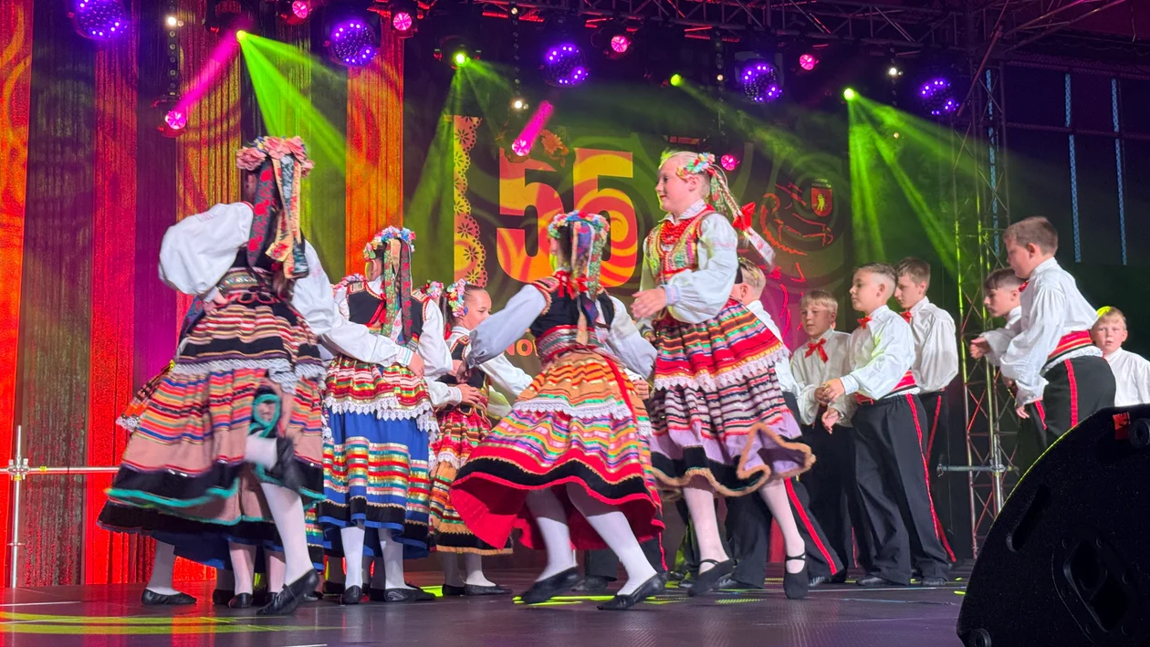 NOWA RUDA. 55 lat tańca, muzyki i tradycji. Jubileuszowa gala ZPiT „Nowa Ruda” za nami [ZDJĘCIA] - Zdjęcie główne