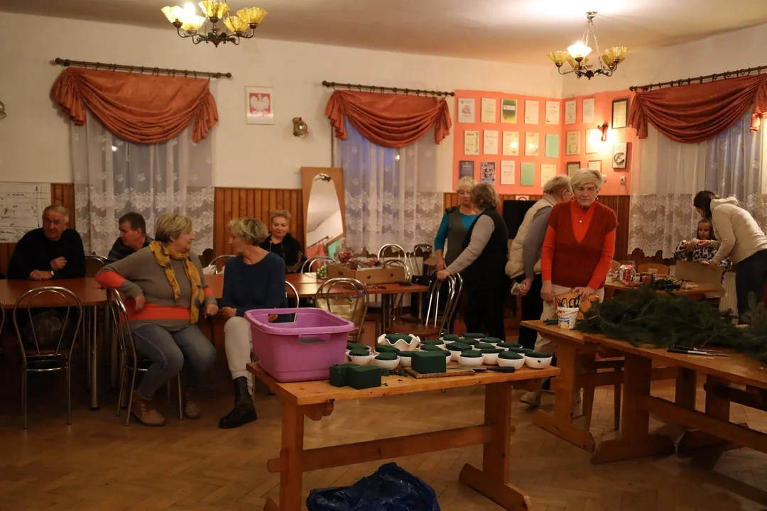 Gmina Szczytna. Warsztaty "Ozdoby Bożonarodzeniowe" w Wolanach [galeria]