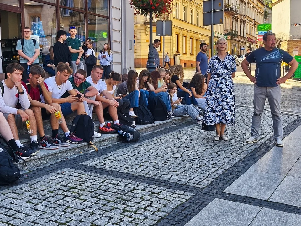 Nowa Ruda. Narodowe czytanie - Jan Kochanowski na Rynku [galeria]