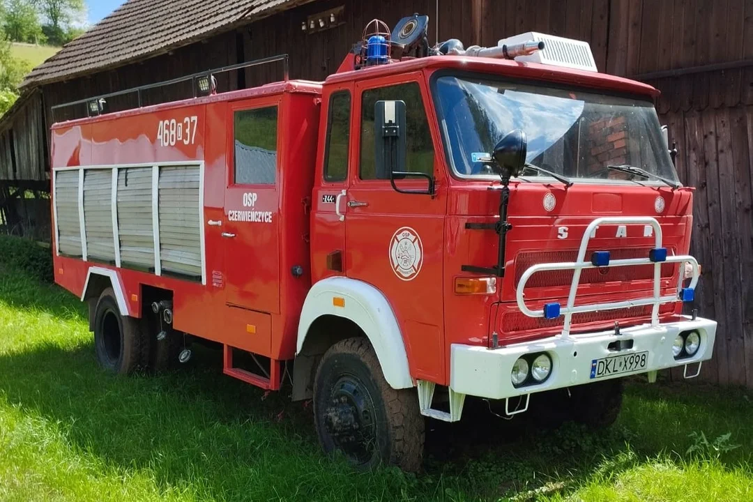 Gmina Nowa Ruda. Wóz strażacki z Czerwieńczyc idzie pod młotek [zdjęcia]