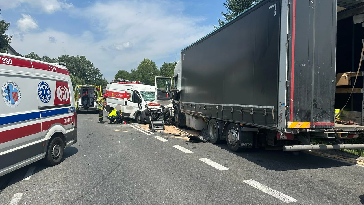 Świecko. Czołowe zderzenie busa i ciężarówki. Trwa reanimacja