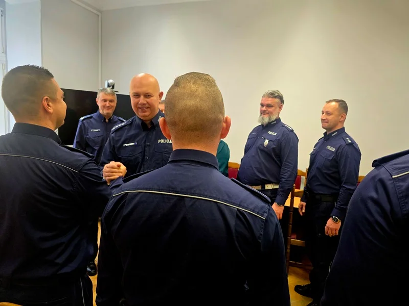 ZĄBKOWICCY POLICJANCI Z AWANSAMI I WYRÓŻNIENIAMI! TO DOWÓD PROFESJONALIZMU I PASJI DO SŁUŻBY