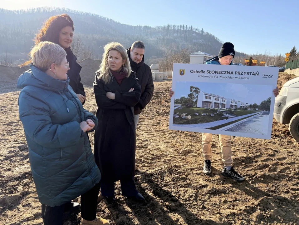 Gmina Bardo. Postępują prace przy budowie osiedla dla powodzian - Zdjęcie główne