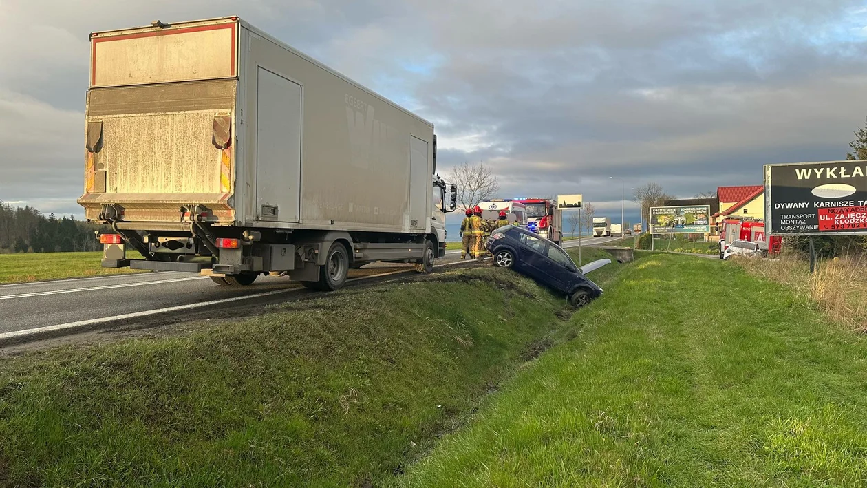 Boguszyn. Kolizja ciężarówki i osobówki na krajowej ósemce [zdjęcia]