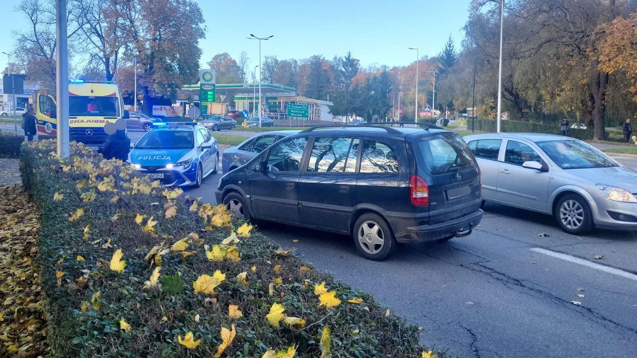 Kolizja na skrzyżowaniu ulic Dusznickiej i Noworudzkiej w Kłodzku