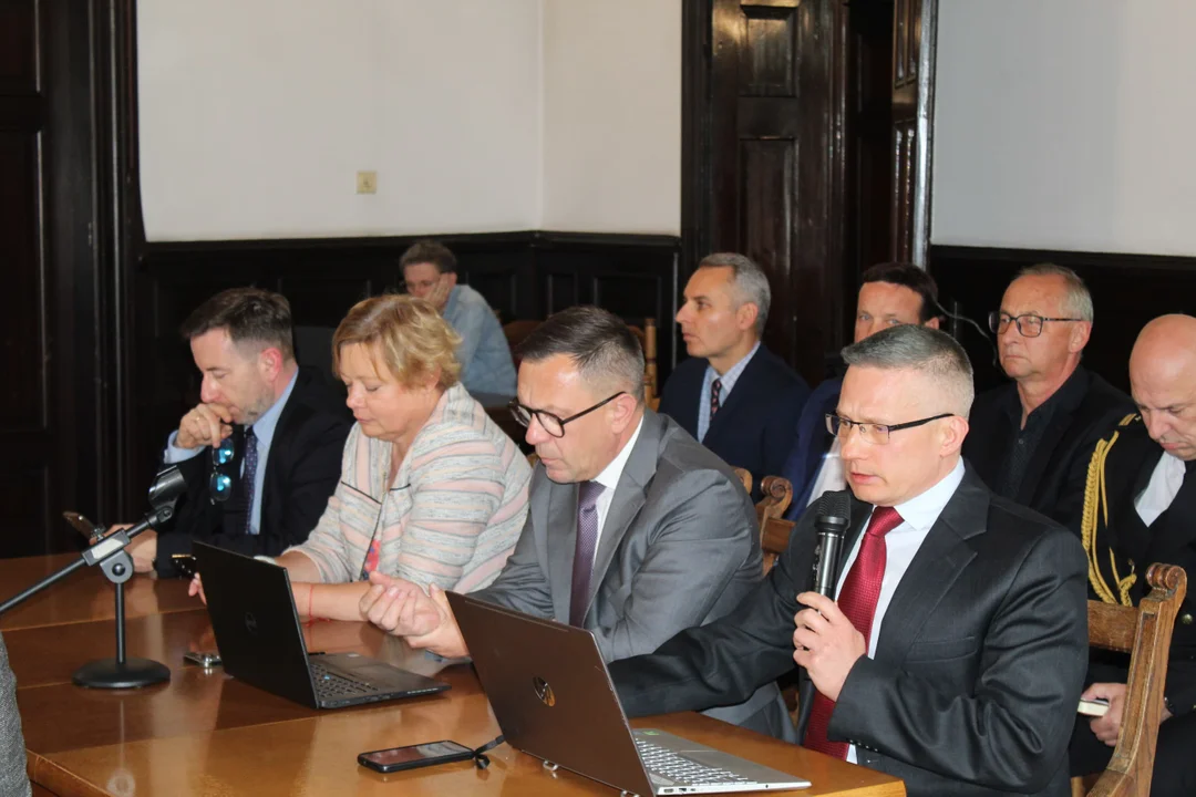 XV Sesja Rady Miejskiej w Nowej Rudzie [zdjęcia]