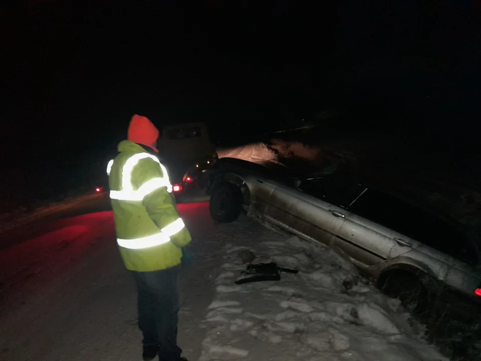 Wypadek BMW na drodze Bobolice - Sieroszów