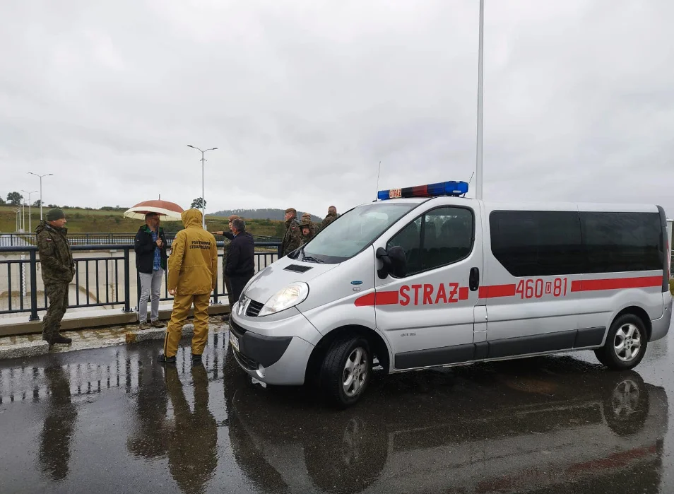 Kłodzko. Strażacy wspólnie z saperami sprawdzali newralgiczne miejsca przy rzekach