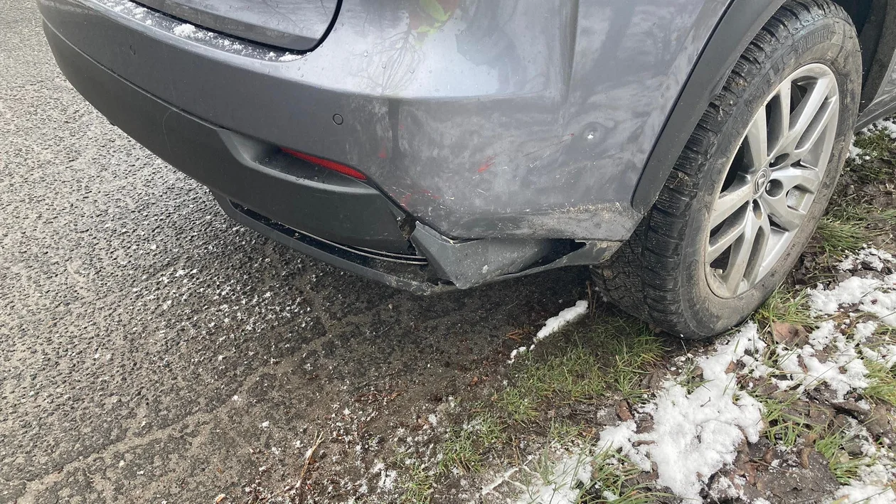 Stary Wielisław. Kierowca lexusa nie zauważył suzuki. Jedna osoba trafiła do szpitala