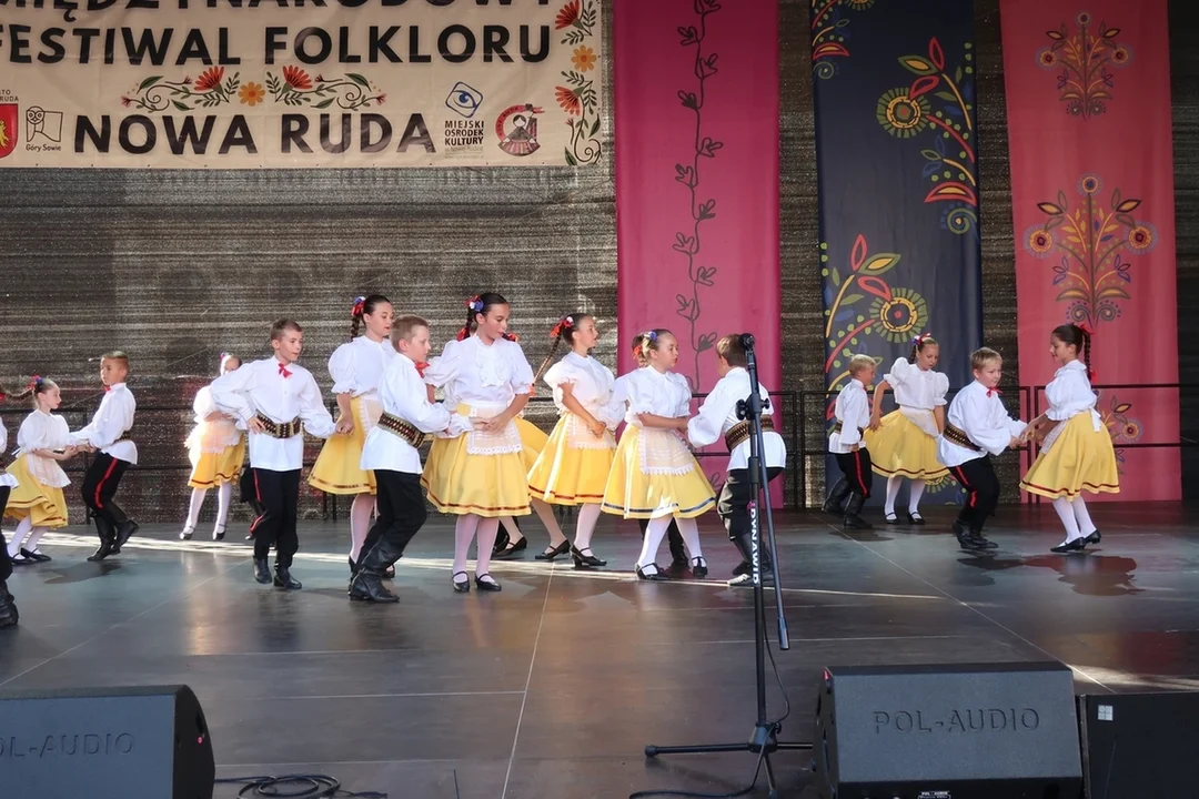 Nowa Ruda. Rozpoczął się Międzynarodowy Festiwal Folkloru [galeria]