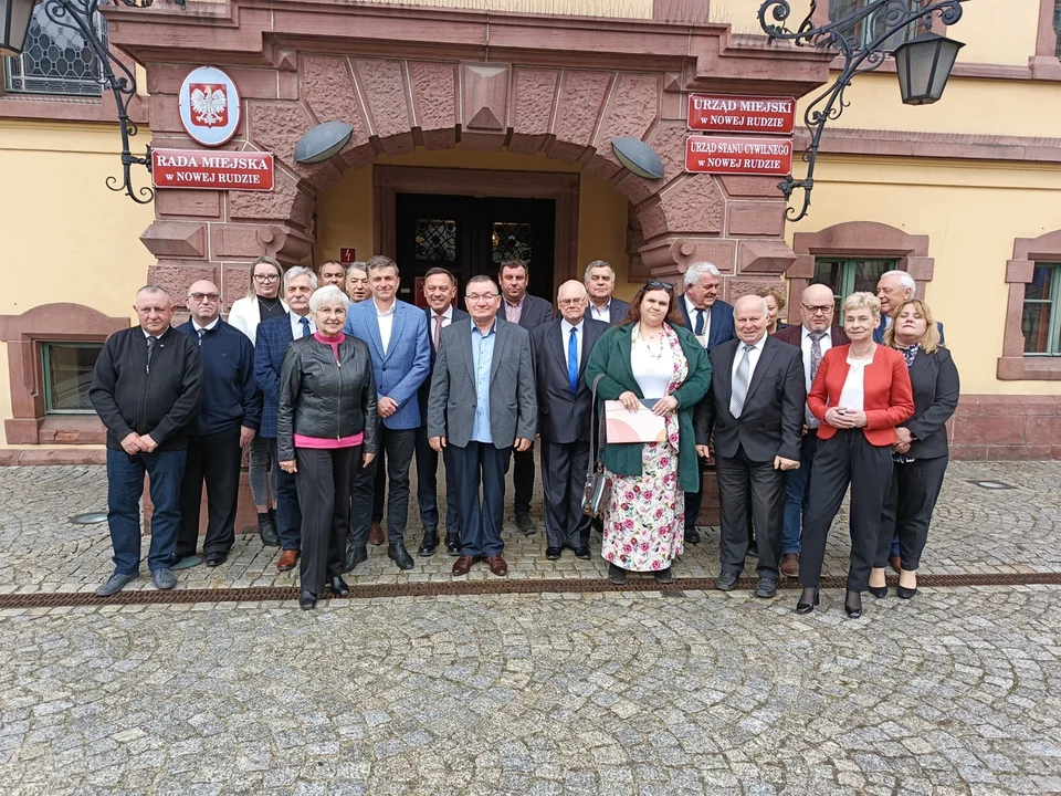 Za nami ostatnia 75 sesja Rady Miejskiej w Nowej Rudzie [galeria] - Zdjęcie główne