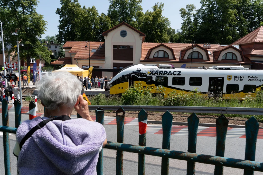 Kolejowa rewolucja na Dolnym Śląsku. Pociągi wracają do Karpacza!