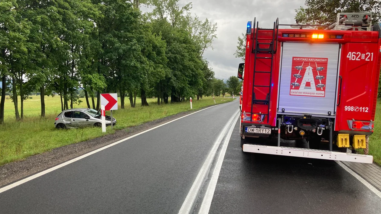 Kierująca Peugeotem dachowała między Wilkanowem a Domaszkowem