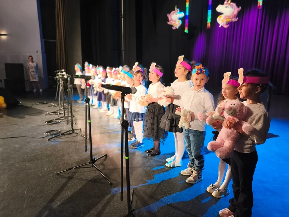 Nowa Ruda. Kolorowy Festiwal Piosenki Przedszkolnej w Miejskim Ośrodku Kultury [galeria]