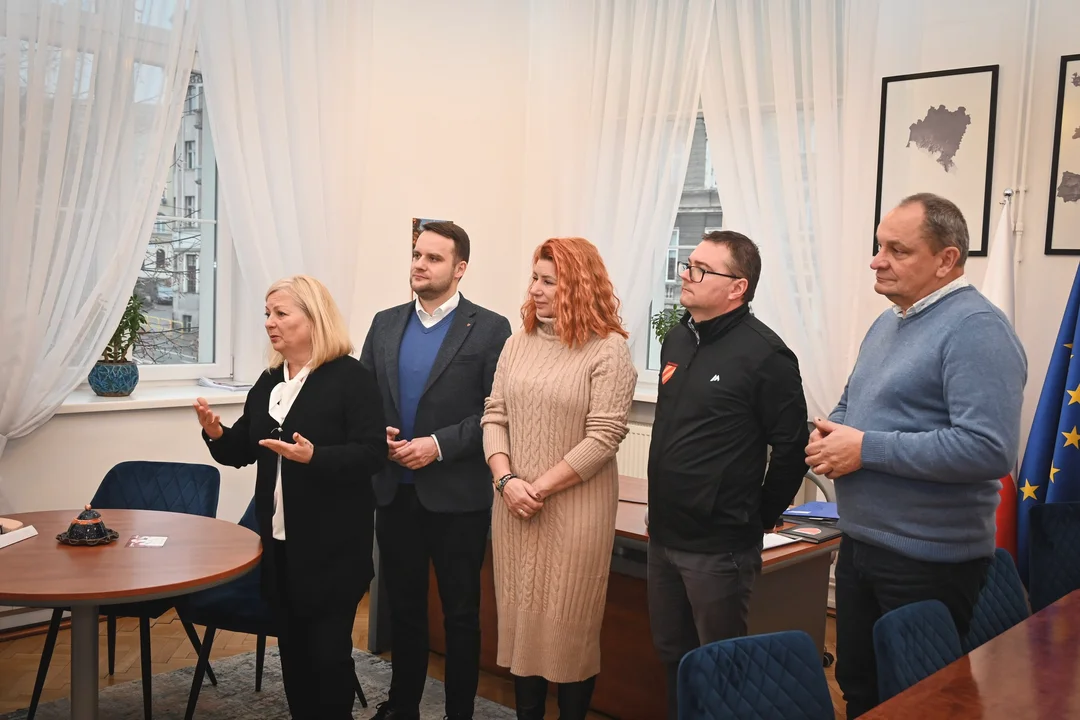 Powiat Kłodzki. Dwie rodziny poszkodowane przez powódź spędzą święta w Łebie [galeria]