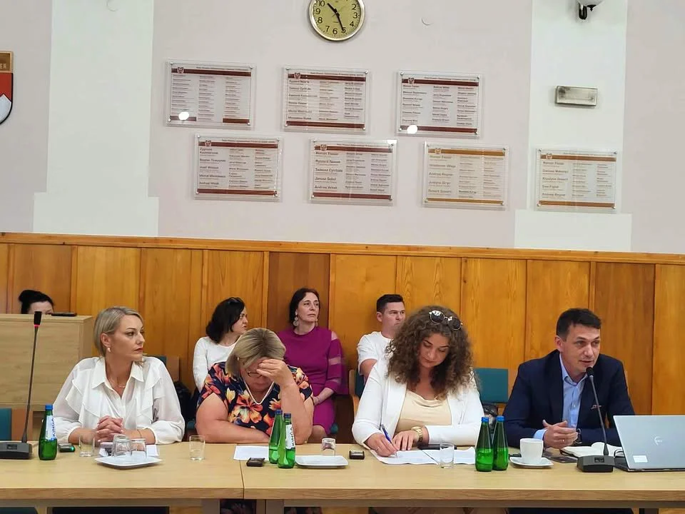 Sesja absolutoryjna Rady Powiatu Ząbkowickiego – ważne decyzje i uchwały