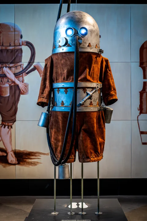 Pierwszy krok pod wodą: replika skafandra Klingerta w Hydropolis