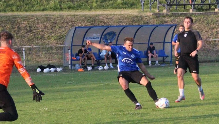 Ząbkowice Śląskie. Derby powiatu 5:0 [FOTO] - Zdjęcie główne