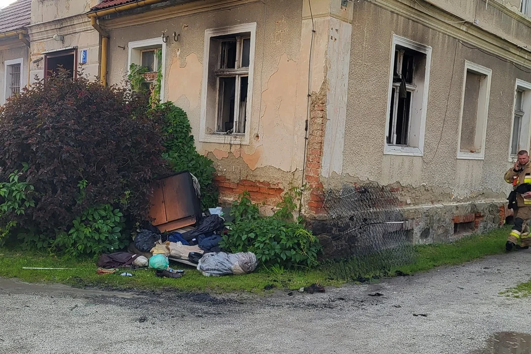 Trzebieszowice. Wybuch butli z gazem i pożar mieszkania [aktualizacja] - Zdjęcie główne